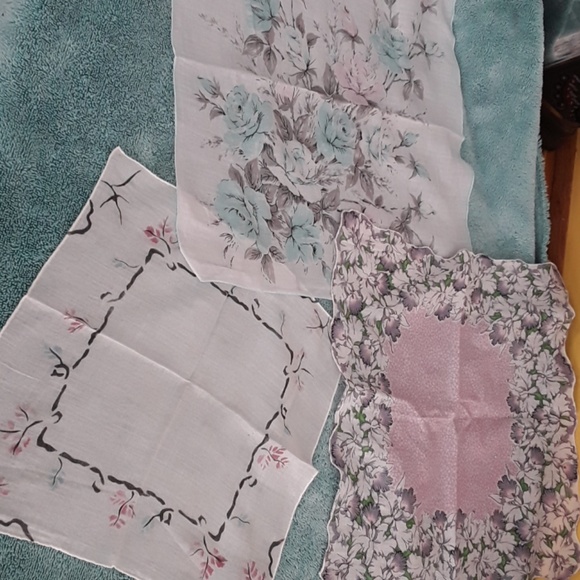 SWEET Print🐋🐦🐧Handkerchief ....Vintage Bundle - Picture 3 of 16